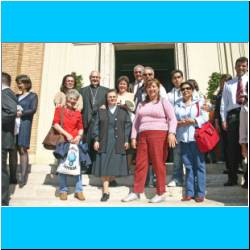 08 donVVi--gruppo-nei-giardini vaticani.jpg